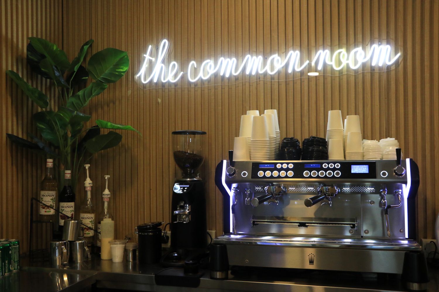 assets/img/facility/common_room_cafe.JPG