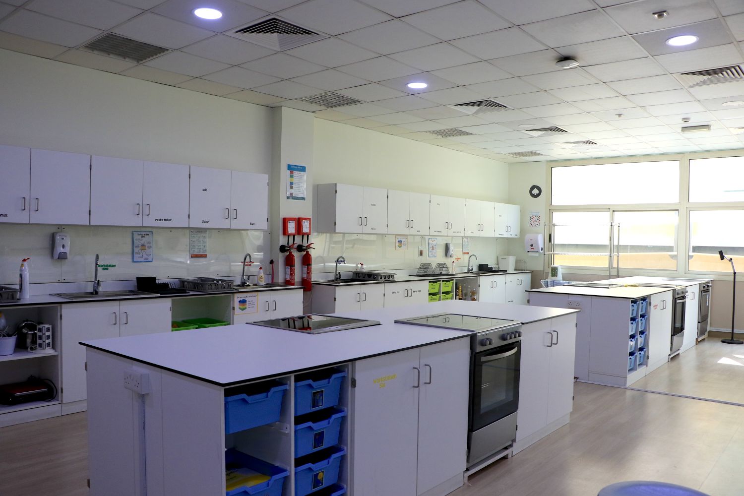 assets/img/facility/food_technology_rooms.JPG